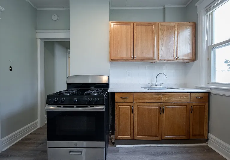 11 King Ave #2 — Photo 3