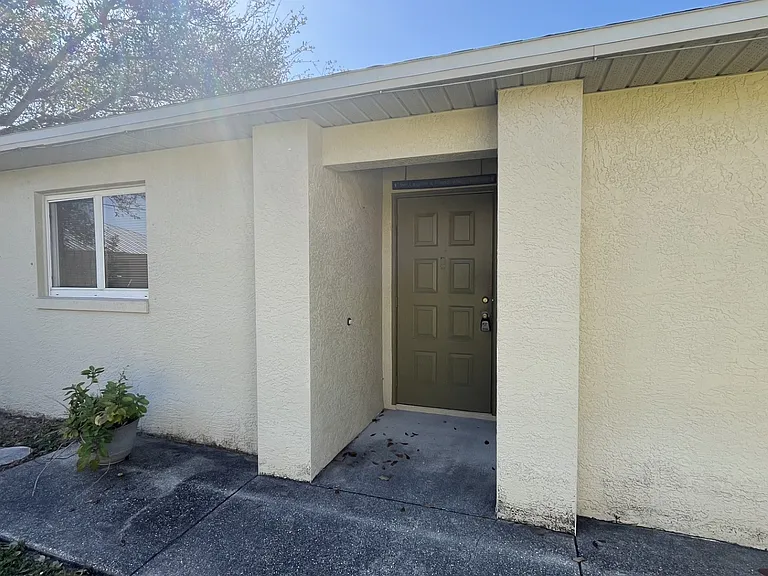 922 SE 13th Ter #1 — Photo 2