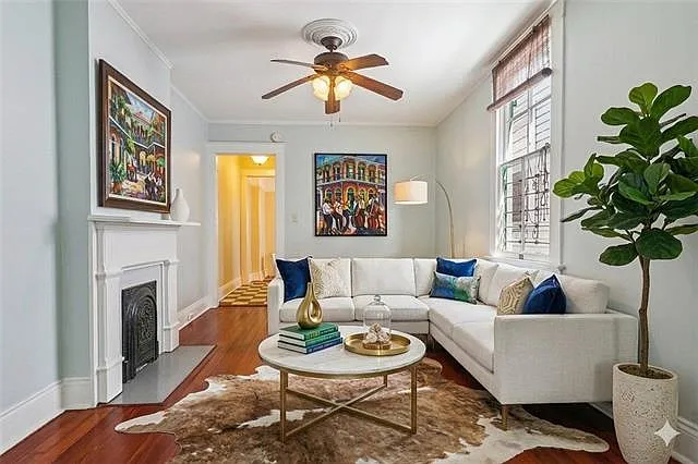 1022 Port St — Photo 3