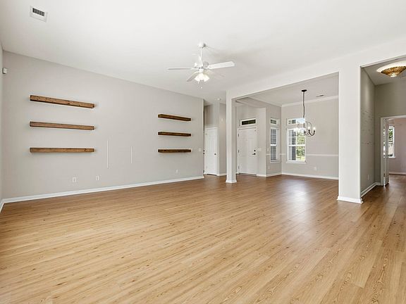 5th image of 113 Haig Dr.