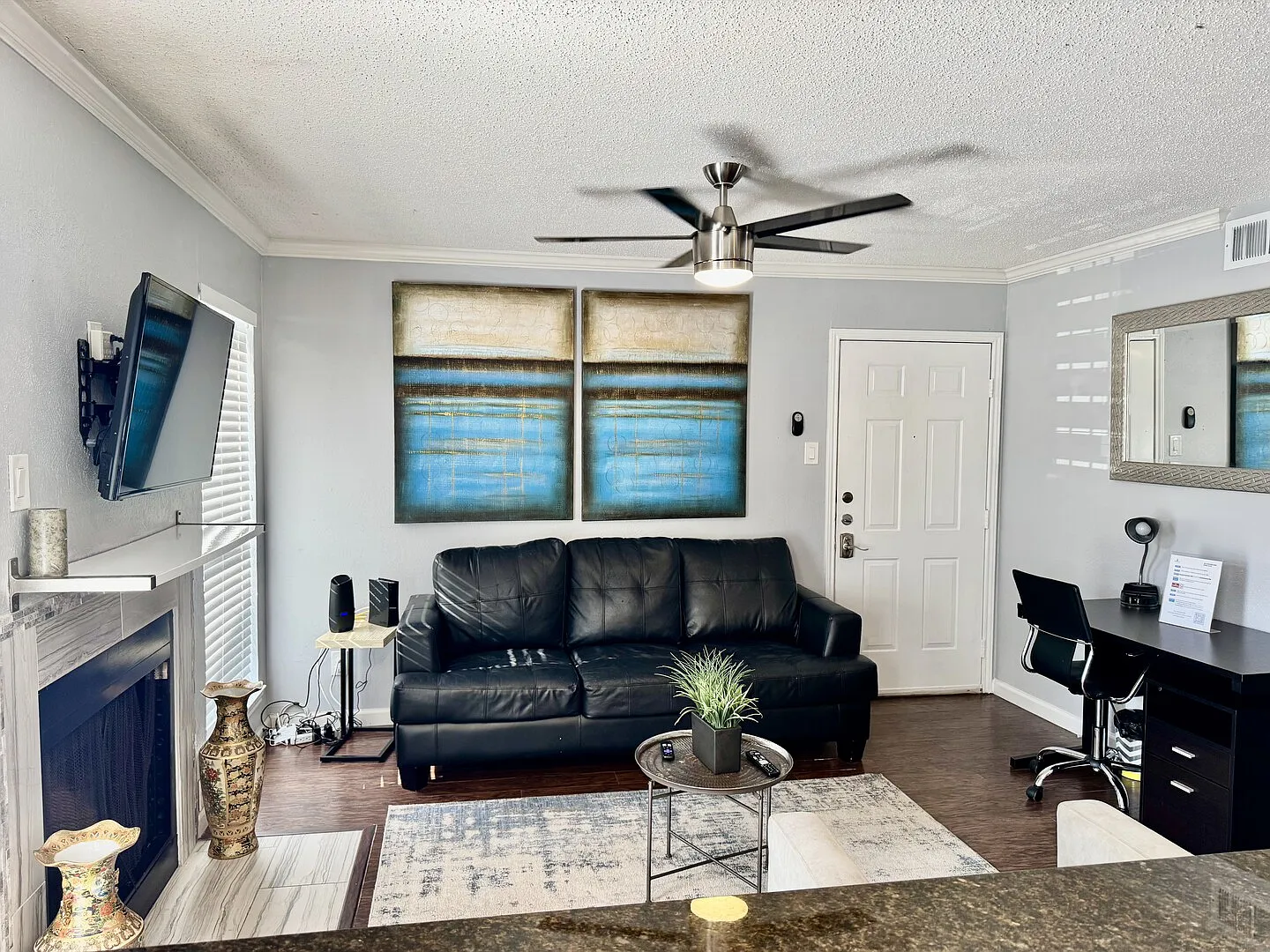 I14 World Cup Stay - 18 min to AT&T - Sleeps 4 - Public Transit — Photo 2