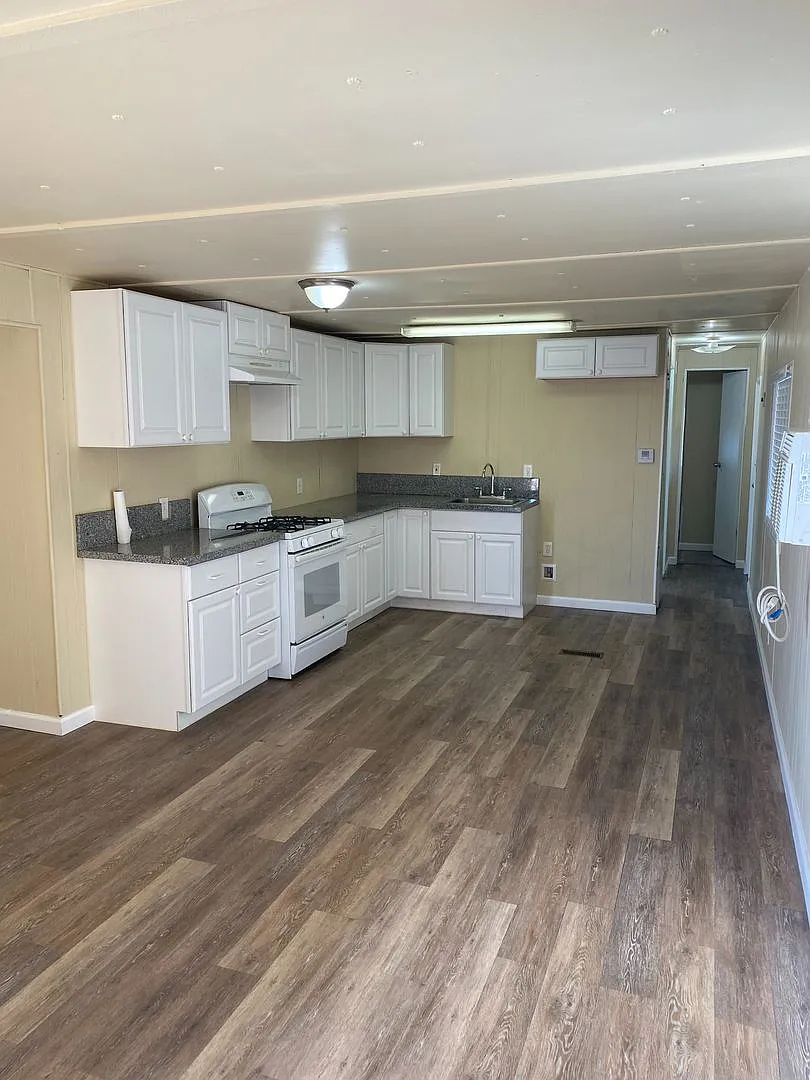 27411 Ellis St photo 1