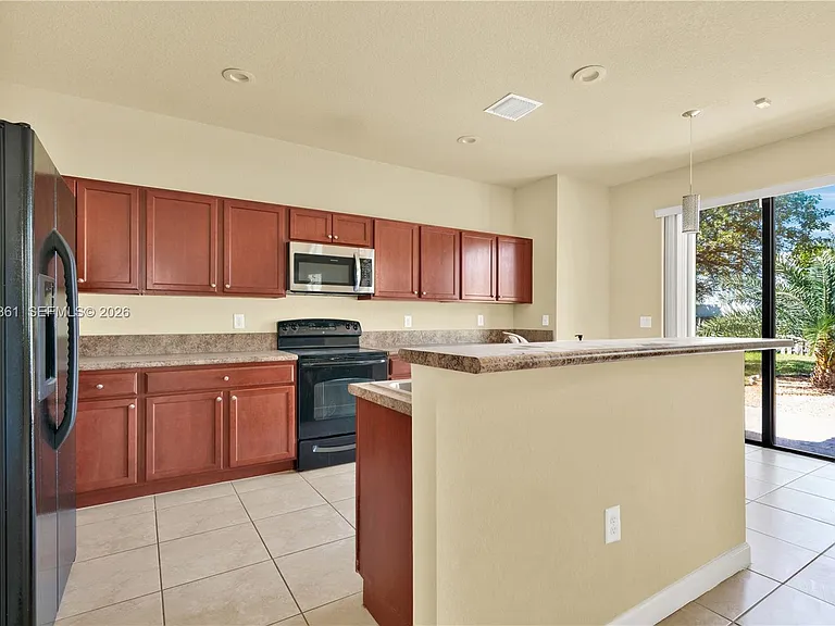 11924 SW 155th Ct — Photo 2