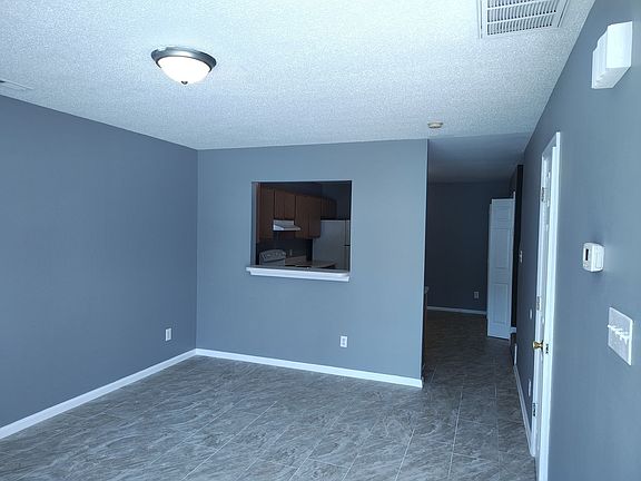 2nd image of 995 W Pueblo Dr