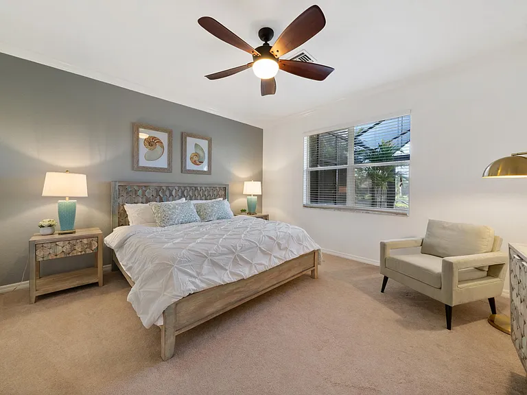 Master bedroom (king)