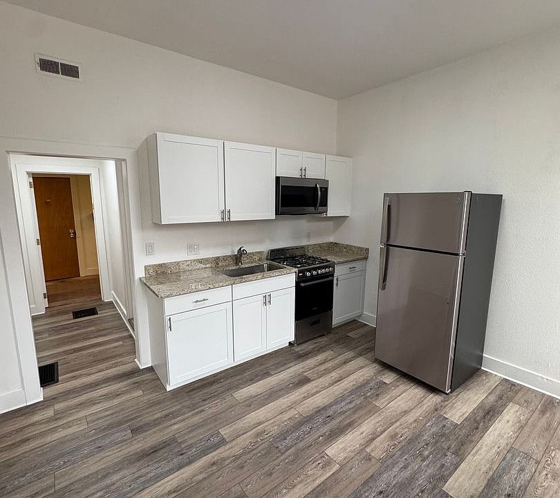1st image of 412 8th St #4