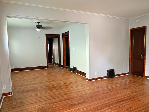 3rd image of 61 Woodside Ave Floor 1
