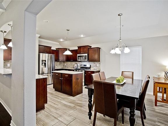 4th image of 402 W Laurel Ave