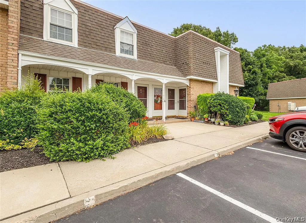 1 bed, 1.0 bath, 1000 sqft, $2,200 — Photo 1