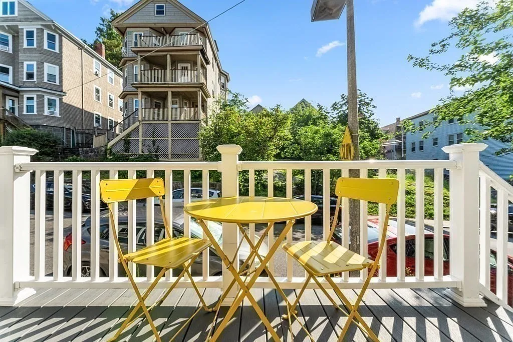 3 bed, 2.0 bath, 1165 sqft, $3,700 — Photo 2