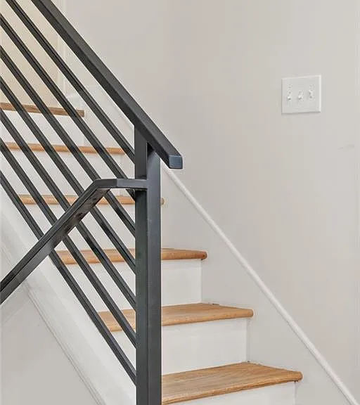 472 Barnesdale Dr — Photo 5