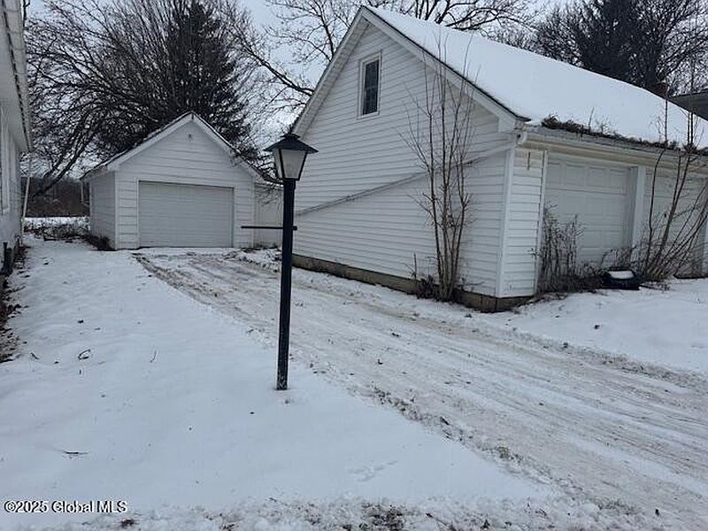 2nd image of 1094 Carlisle Road