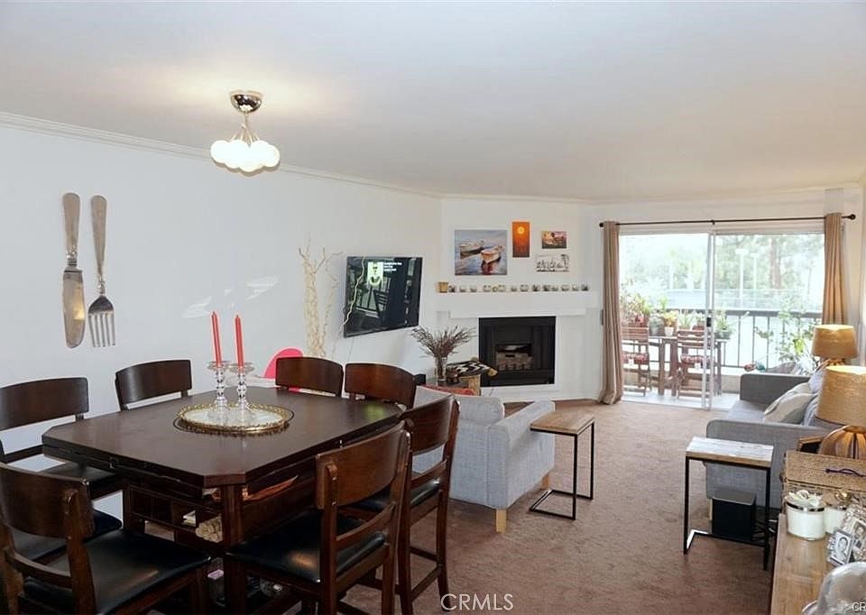 1st image of 5520 Owensmouth Ave APT 217