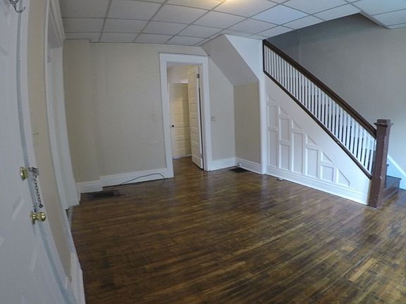 5th image of 118 E Oak St #9916f708b
