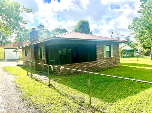 467 1st St, Chipley, FL 32428