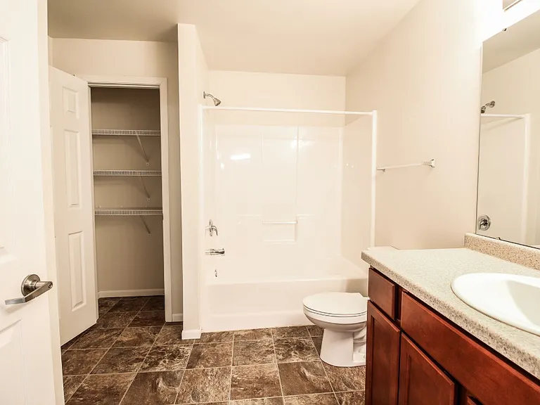 747 SW 8th St — Photo 11