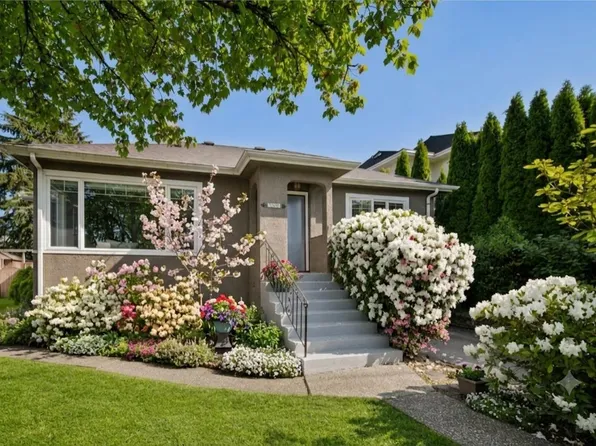 306 9th Ave, New Westminster, BC V3L 2A1