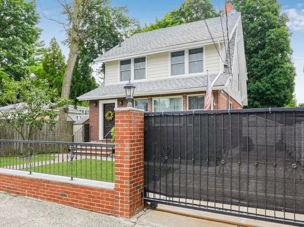 18 7 Street, Staten Island, NY 10306