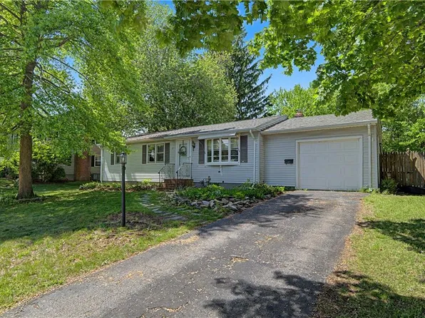25 Walker Rd, Warwick, RI 02889