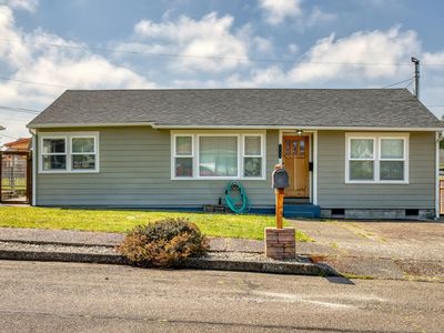 1732 Hayes St, North Bend, OR, 97459