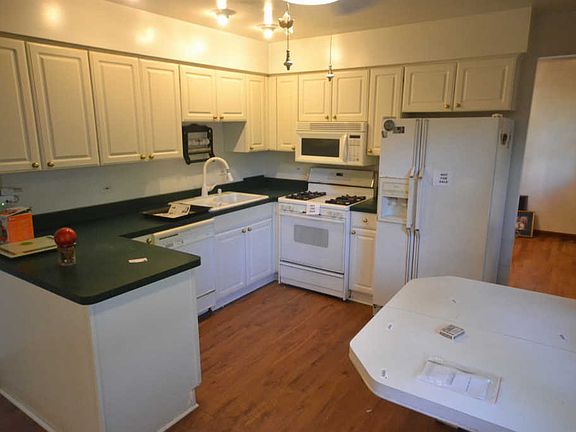 3rd image of 17032 Kenwood Ave