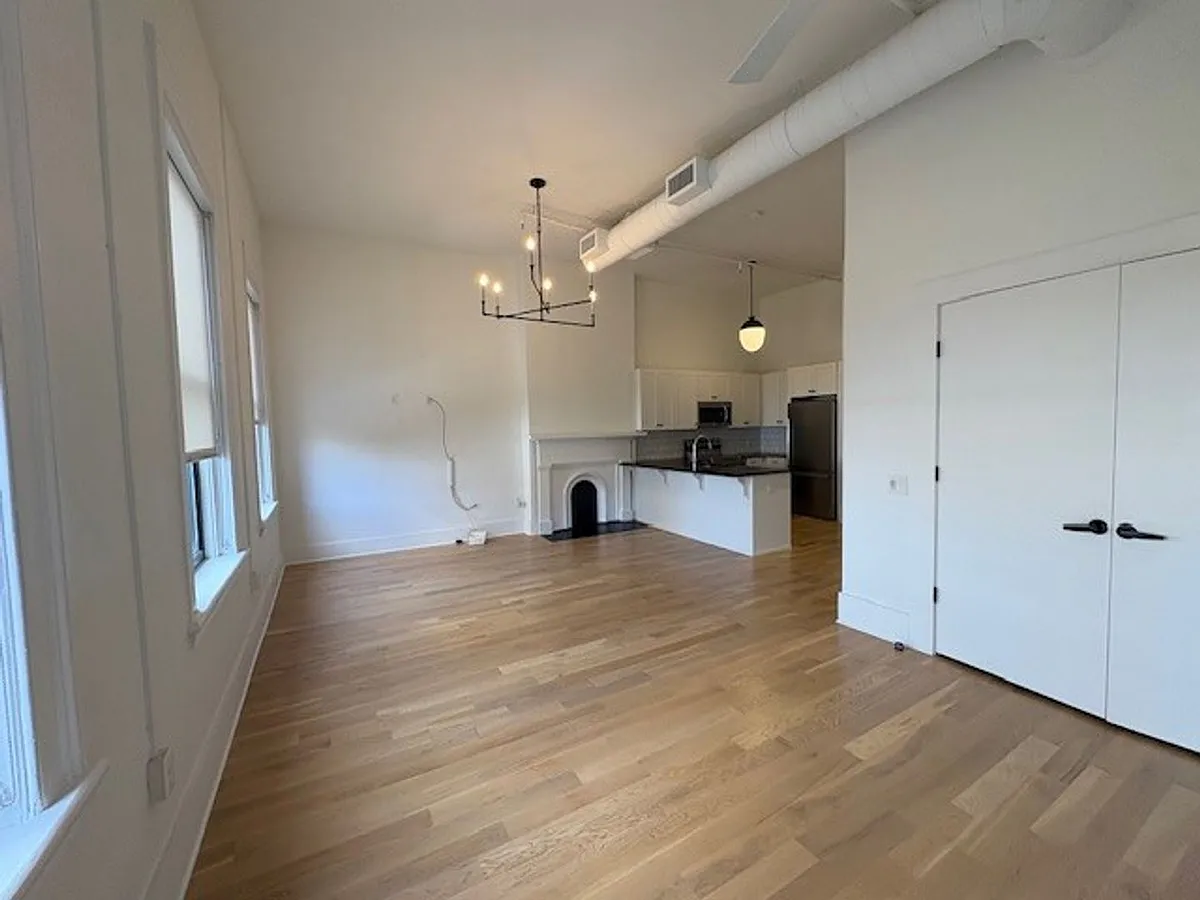 Building Photo - 582 Mulberry St