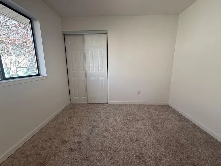 623 N Baker Ave — Photo 12