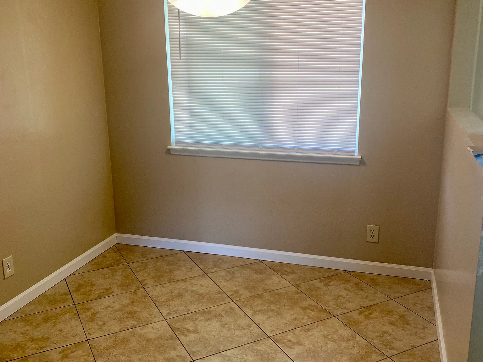 3 bed, 1005 sqft, $1,700 — Photo 4