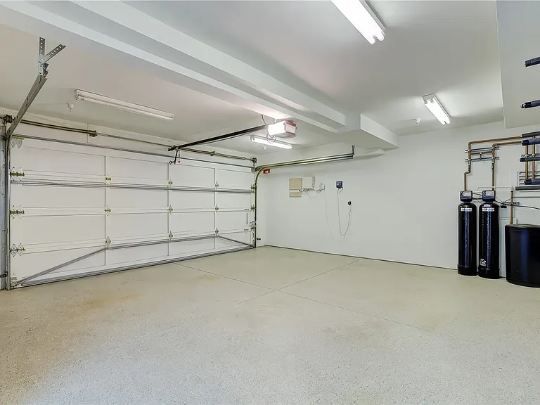 316 Highland Ave — Photo 48