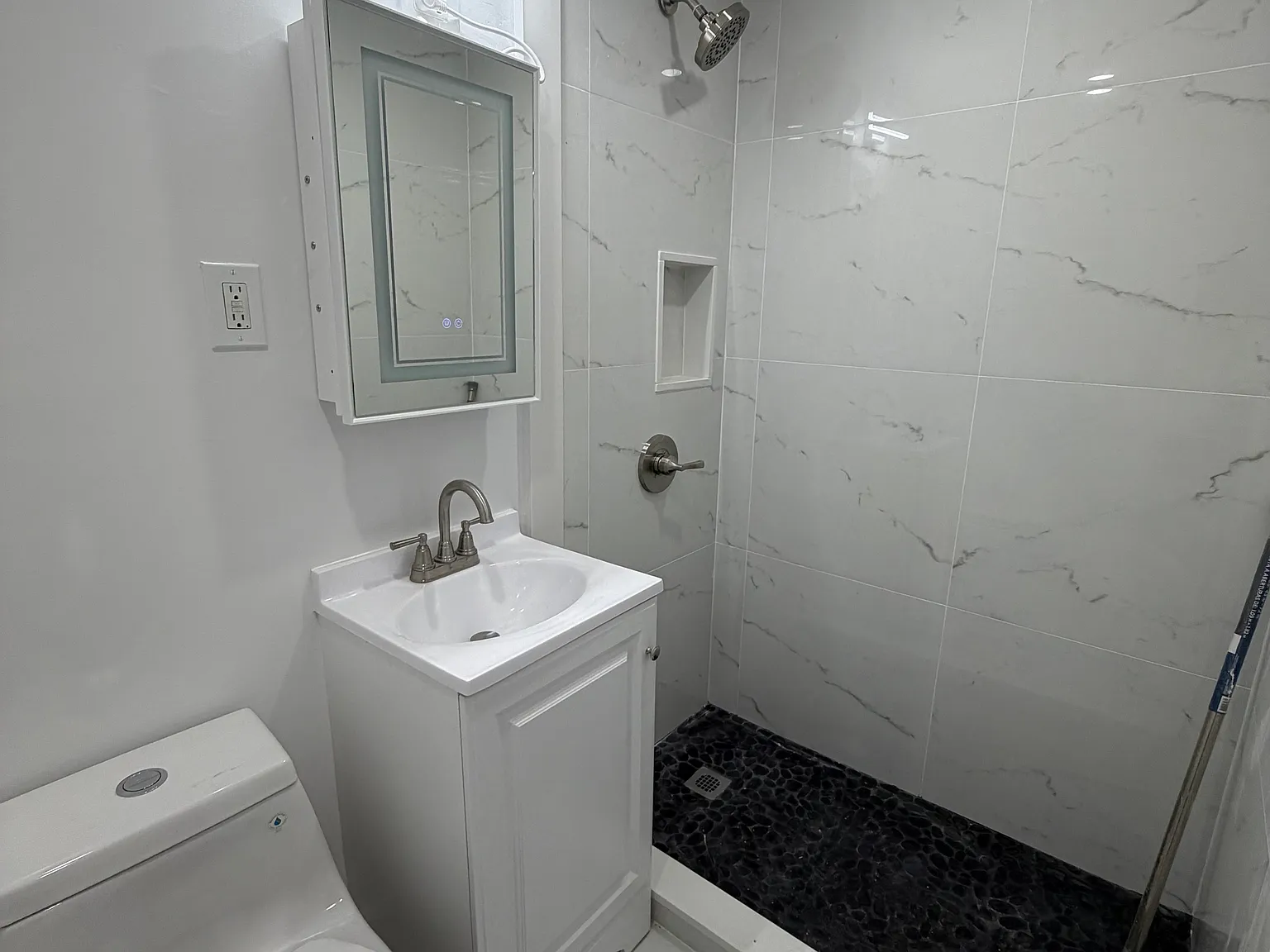 2 bed, 630 sqft, $3,900 — Photo 3