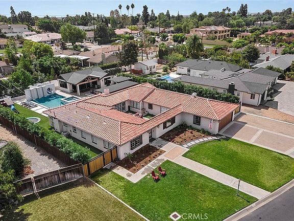 5th image of 136 Miramonte Dr