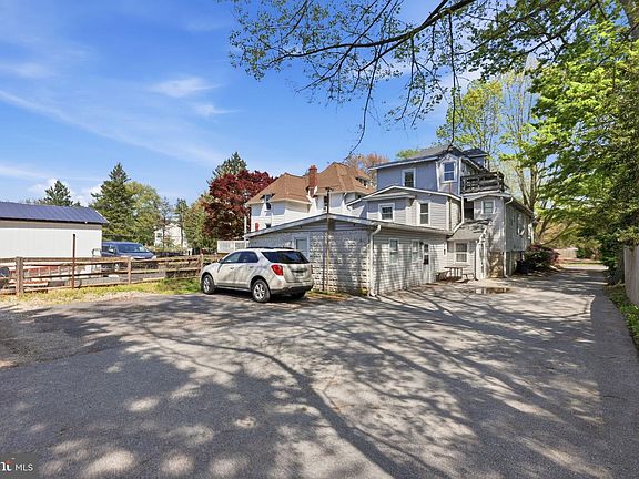 5th image of 1151 Morton Ave