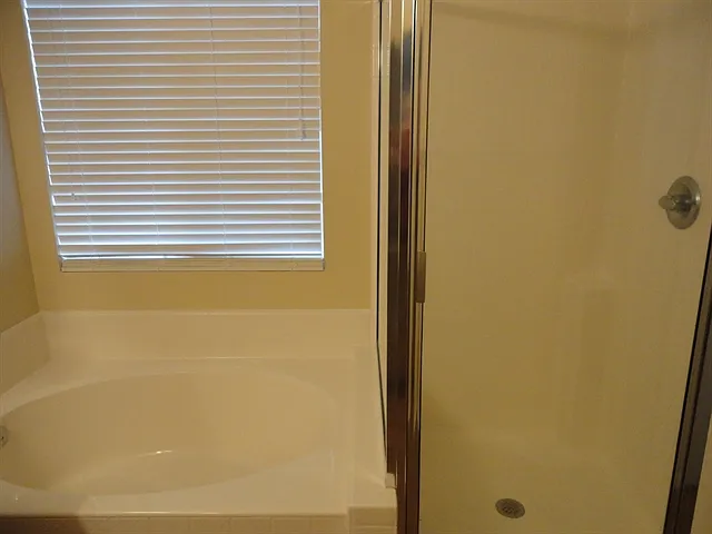 6301 Vaughn Dr NE — Photo 11