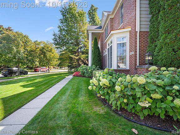 5th image of 48155 Roundstone Ct