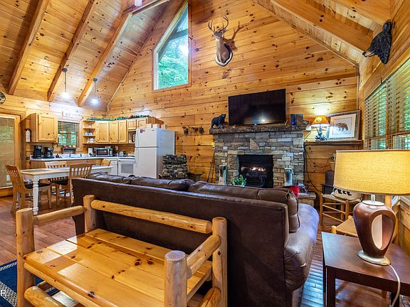 2nd image of 903 Hideaway Hills Cir