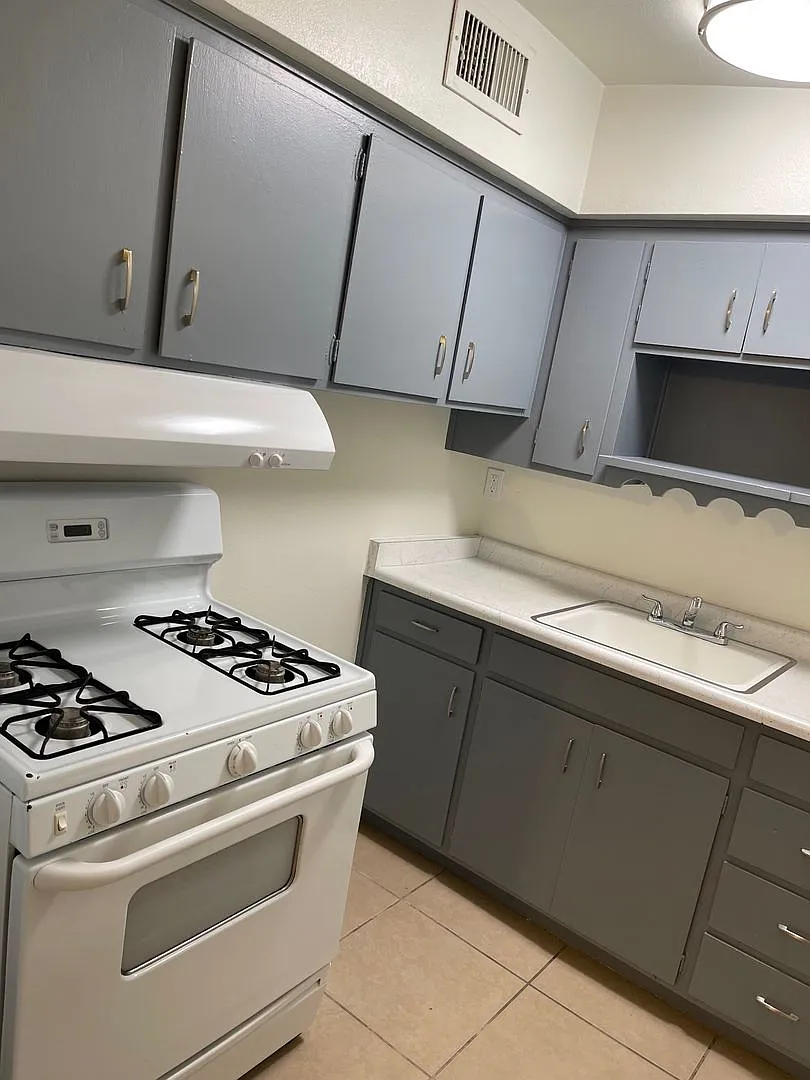 Fontana Court Apartments — Photo 2