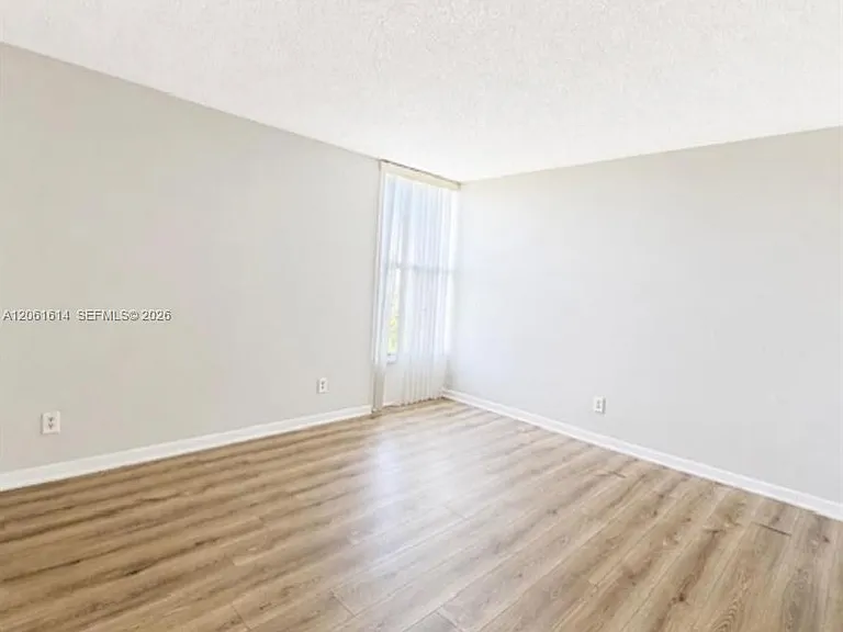 2020 NE 135th St #710 — Photo 9