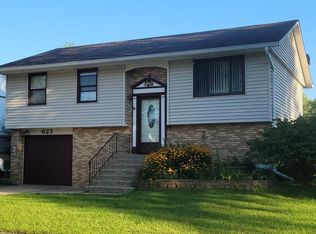 623 Pleasant Pl, Streamwood, IL