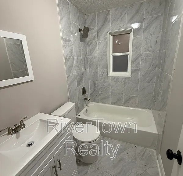 1659 Southern Ave — Photo 4