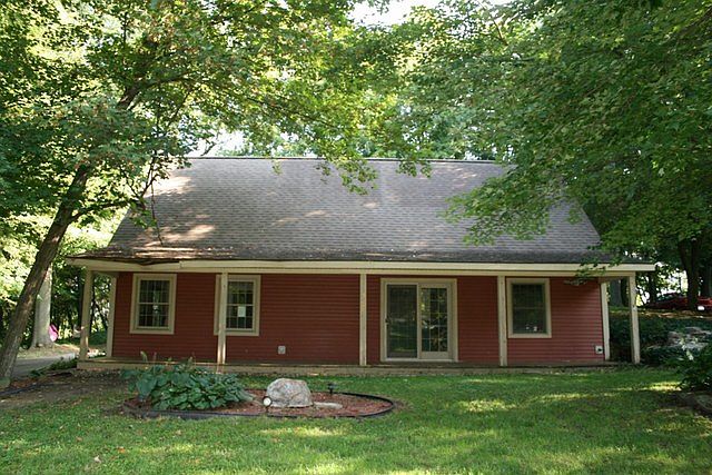 1st image of 517 Crest Ln