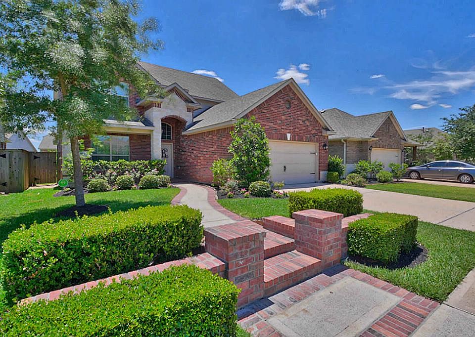 1st image of 18811 Cove Pointe Dr