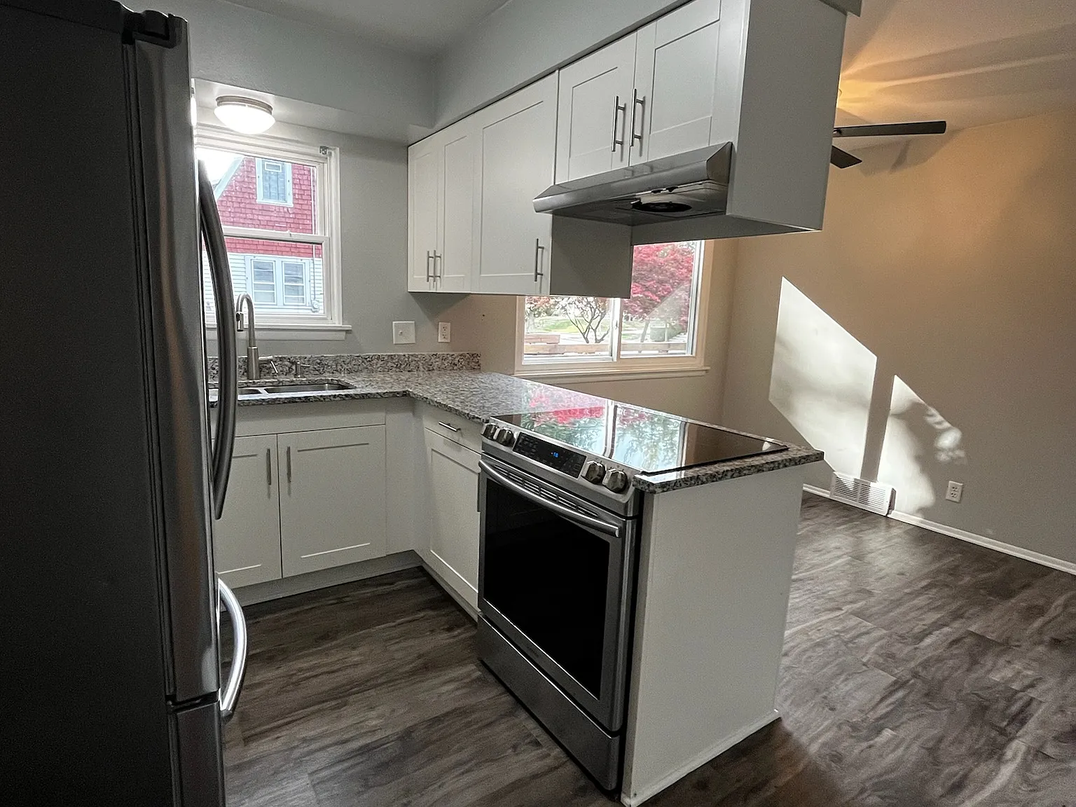 3 bed, 1.5 bath, 1120 sqft, $1,975 — Photo 2