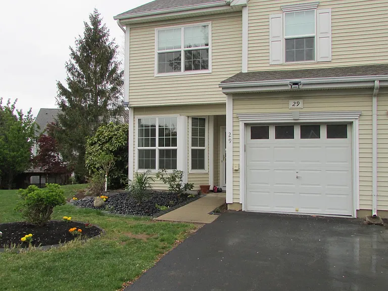 29 Tall Oaks Ct — Photo 2