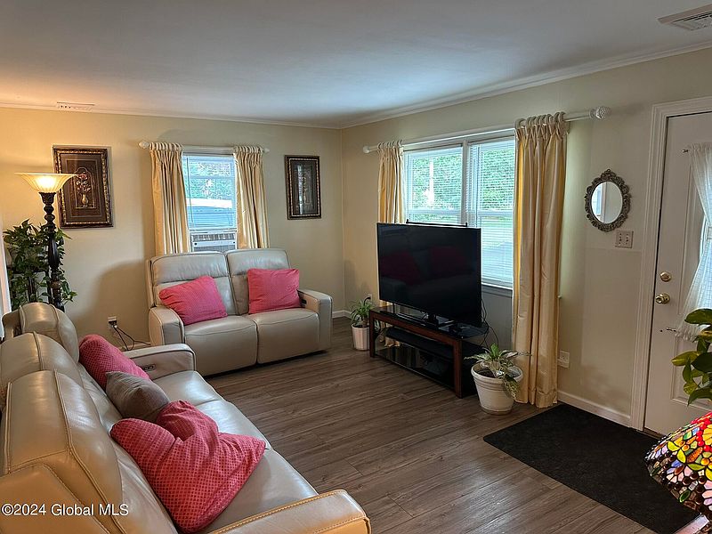 2nd image of 309 Chiswell Road