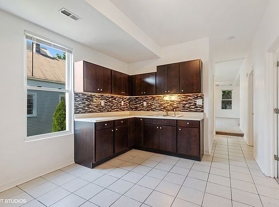 4th image of 5031 S Winchester Ave