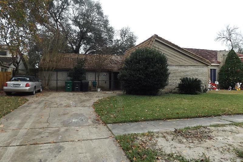 1st image of 3915 Saratoga Dr