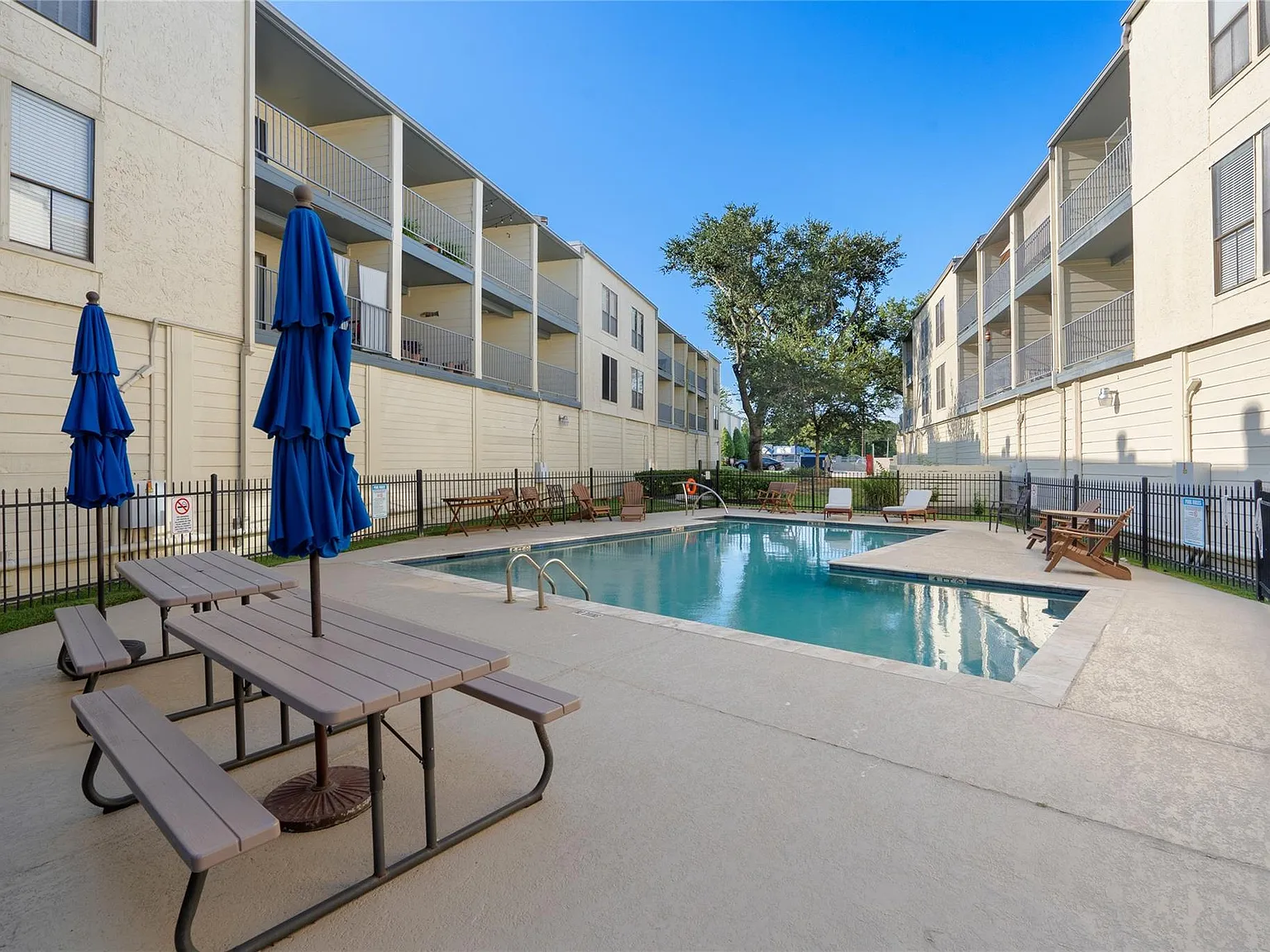 1 bed, 1.0 bath, 782 sqft, $1,300 — Photo 4