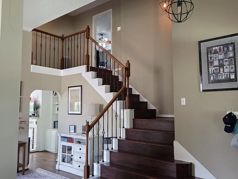 2425 Glen Ridge Dr — Photo 3