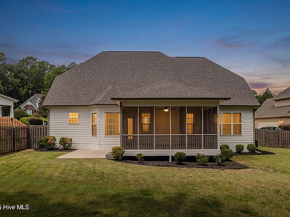 4th image of 904 Sumter Landing Court