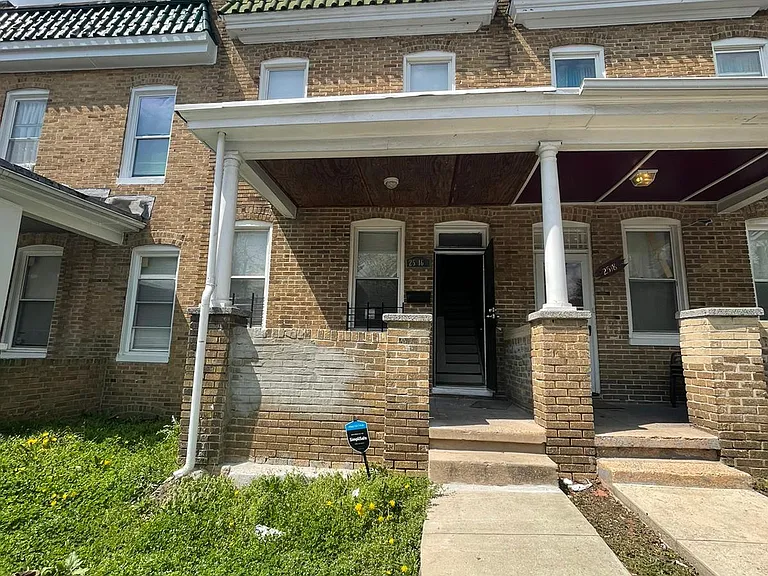 2516 Barclay St — Photo 6